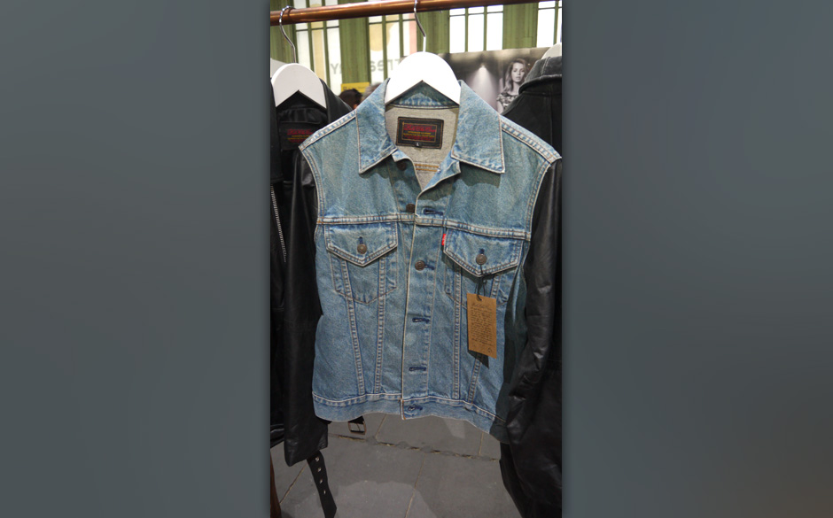 Leder meets Jeans: Jacke von Pele Che Coco.