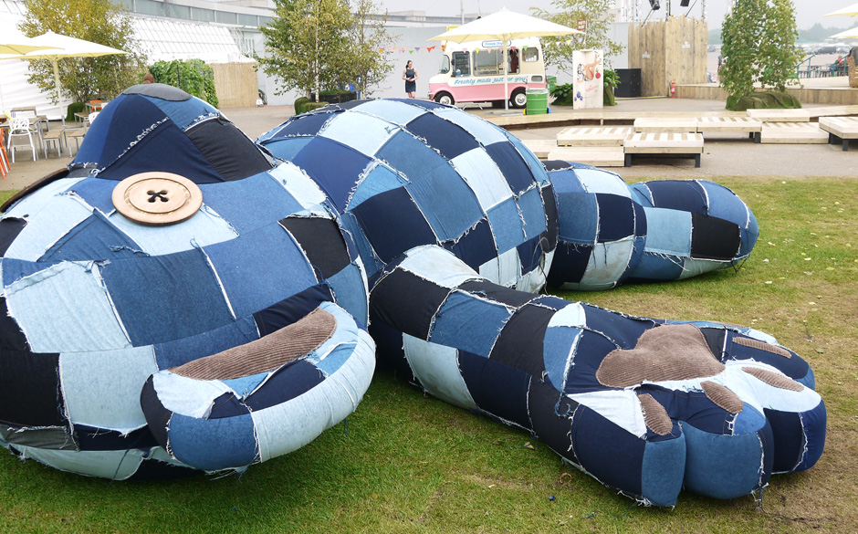 Mutierter Riesen-Teddy auf dem Bread & Butter-Gelände