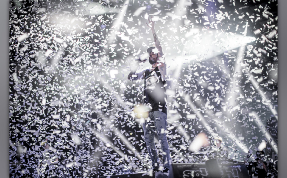 Hat allen Grund zu Feiern: Casper kündigt beim Splash! sein neues Album HINTERLAND an. Die Fans: aus dem Häuschen.