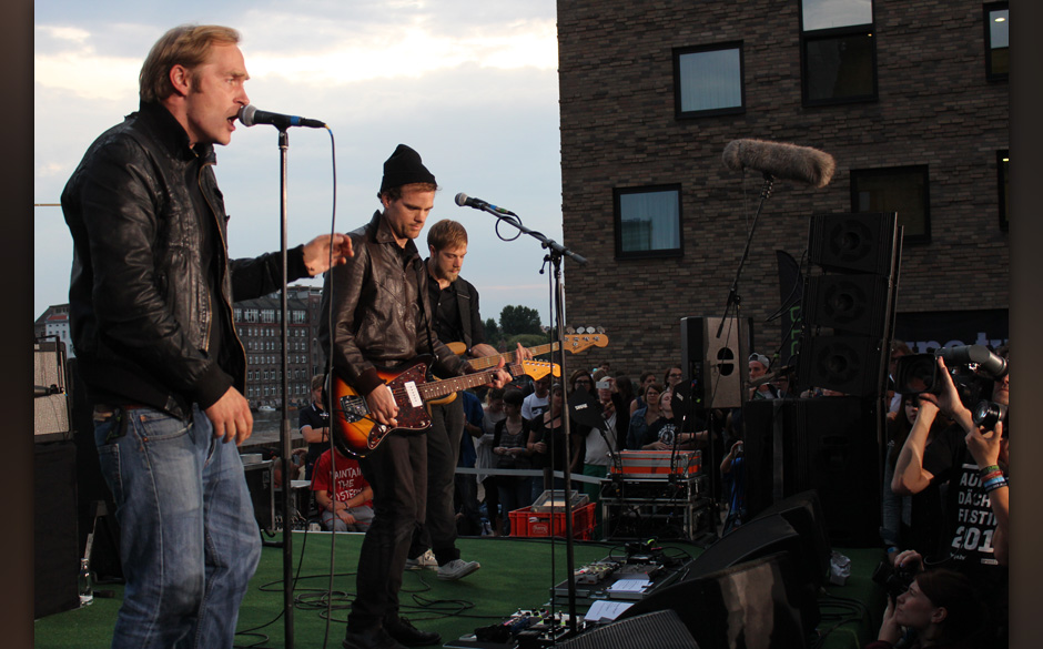 Thees Uhlmann & Band beim Auf den Dächern Festival 2013 in Berlin