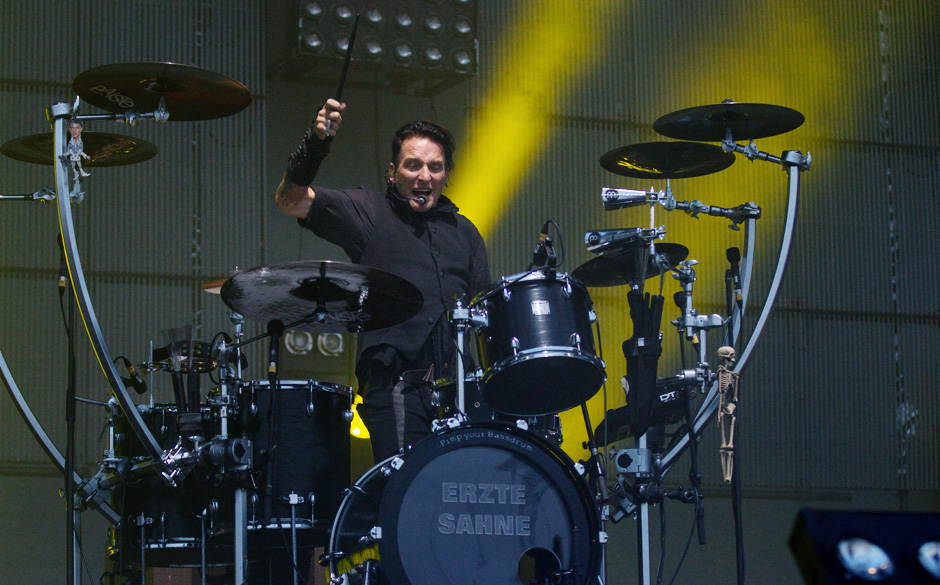 4. Eine Selbstverständlichkeit und eine Chronistenpflicht, sie aufzuschreiben: Die Ärzte stiegen mit ihrem Live-Paket DI...