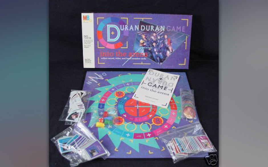 Bereits 1985 veröffentlichten Duran Duran das Brettspiel 'Into The Arena', bei dem man Karten der Band und ihrer Singles ...