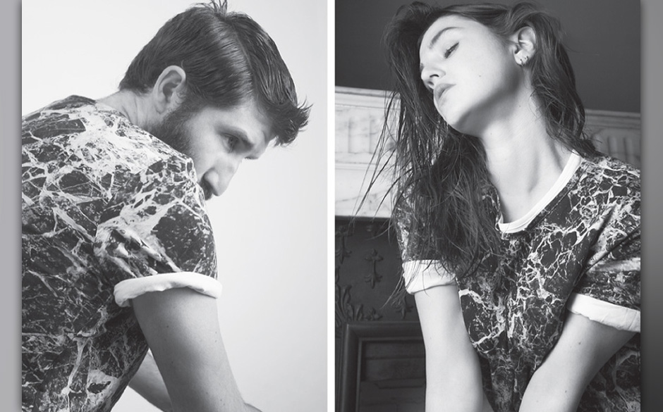 ... entwirft T-Shirts für Damen und Herren.