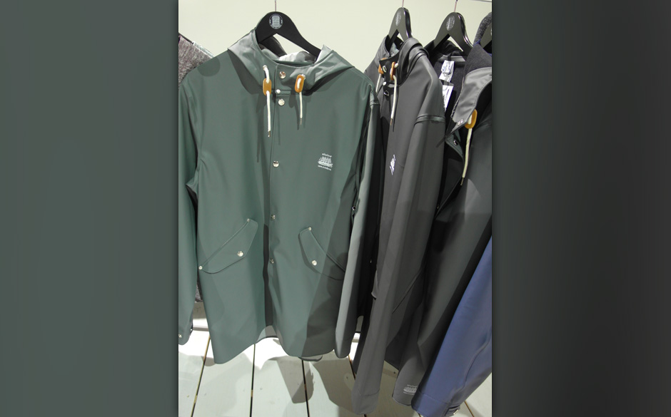 Der Friesennerz kehrt an den Kleiderhaken zurück. Gesehen bei: elvine.