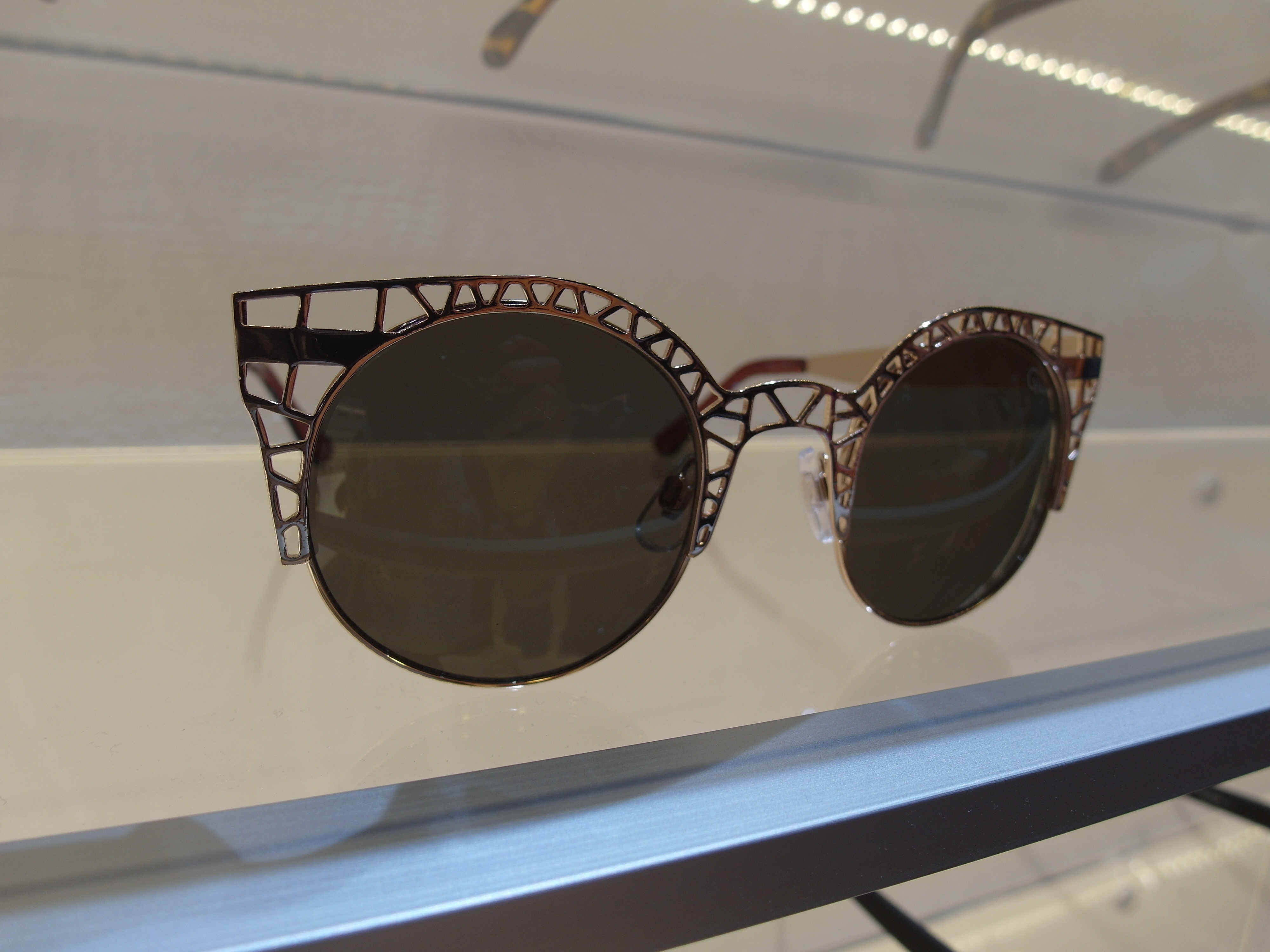 Gesehen bei: QUAY Eyeware.