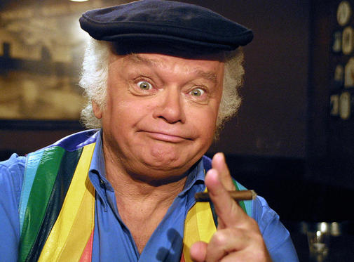 Dafür weiß Fips Asmussen noch, was ein waschechter auf die Handinnenfläche geschriebener Gag ist. Die Nordleuchte erhel...