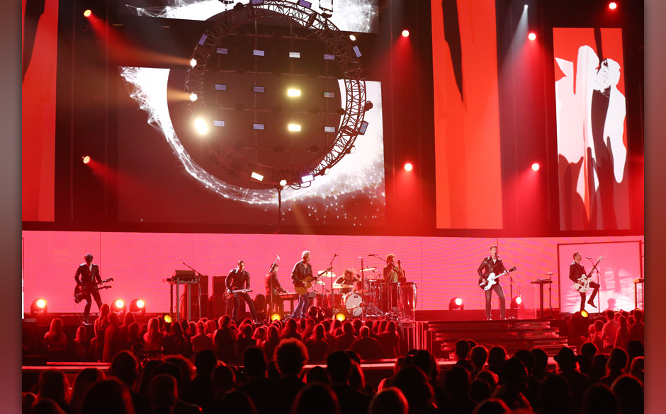 Dave Grohl, Joh Homme und Trent Reznor treten ebenfalls gemeinsam auf.