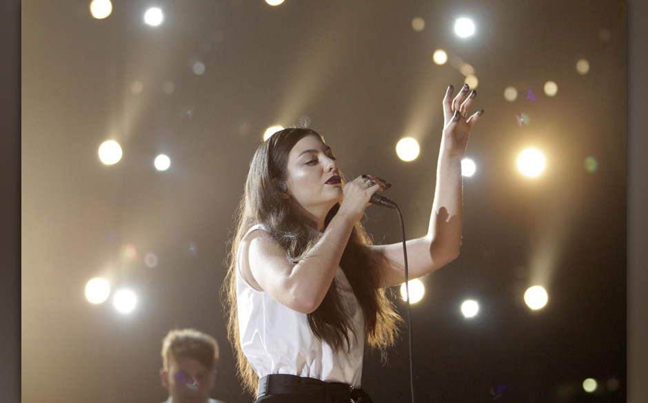 performt auch live auf der Bühne.