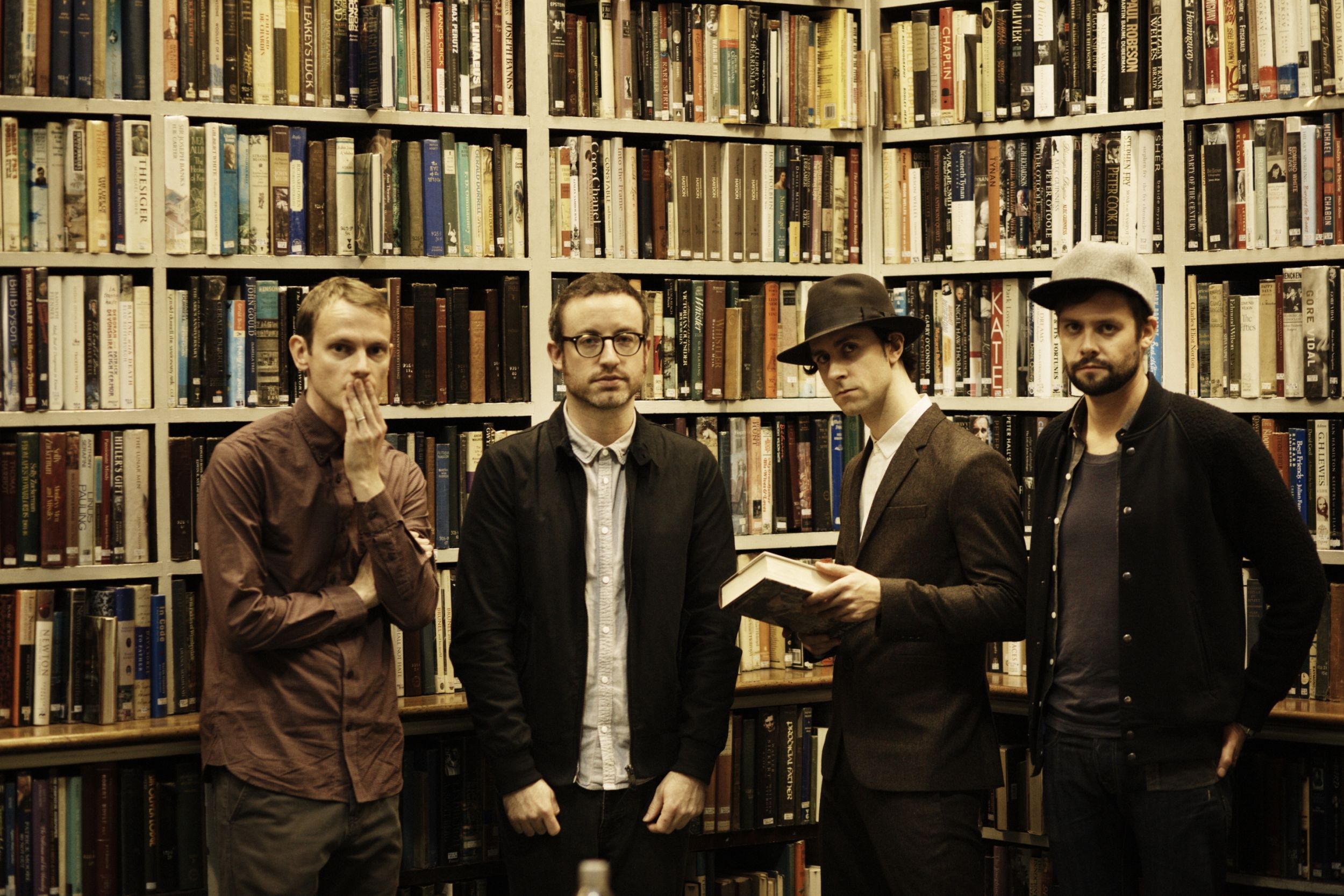 3. Überraschend schafften die angezählten Maxïmo Park mit Album Nummer fünf, TOO MUCH INFORMATION, einen Einstieg auf ...