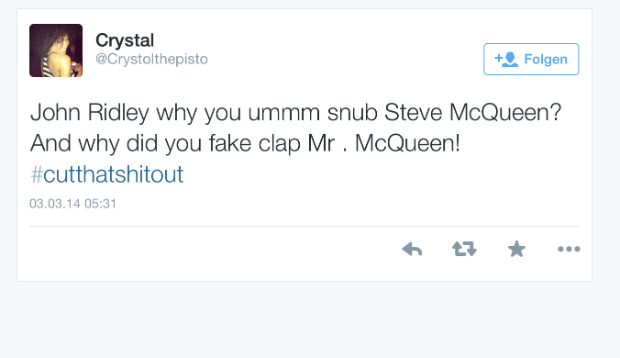 Während Steve McQueen am Schluss ALLE Mitwirkenden auf die Bühne holt...bis auf John Ridley? Seltsam und ein Fall für d...