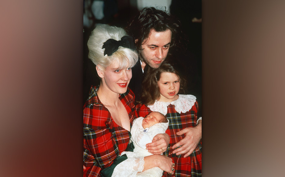 Bob Geldof  mit Ex-Frau Paula Yates und den Töchtern Pixie und Peaches (Baby), 1989.