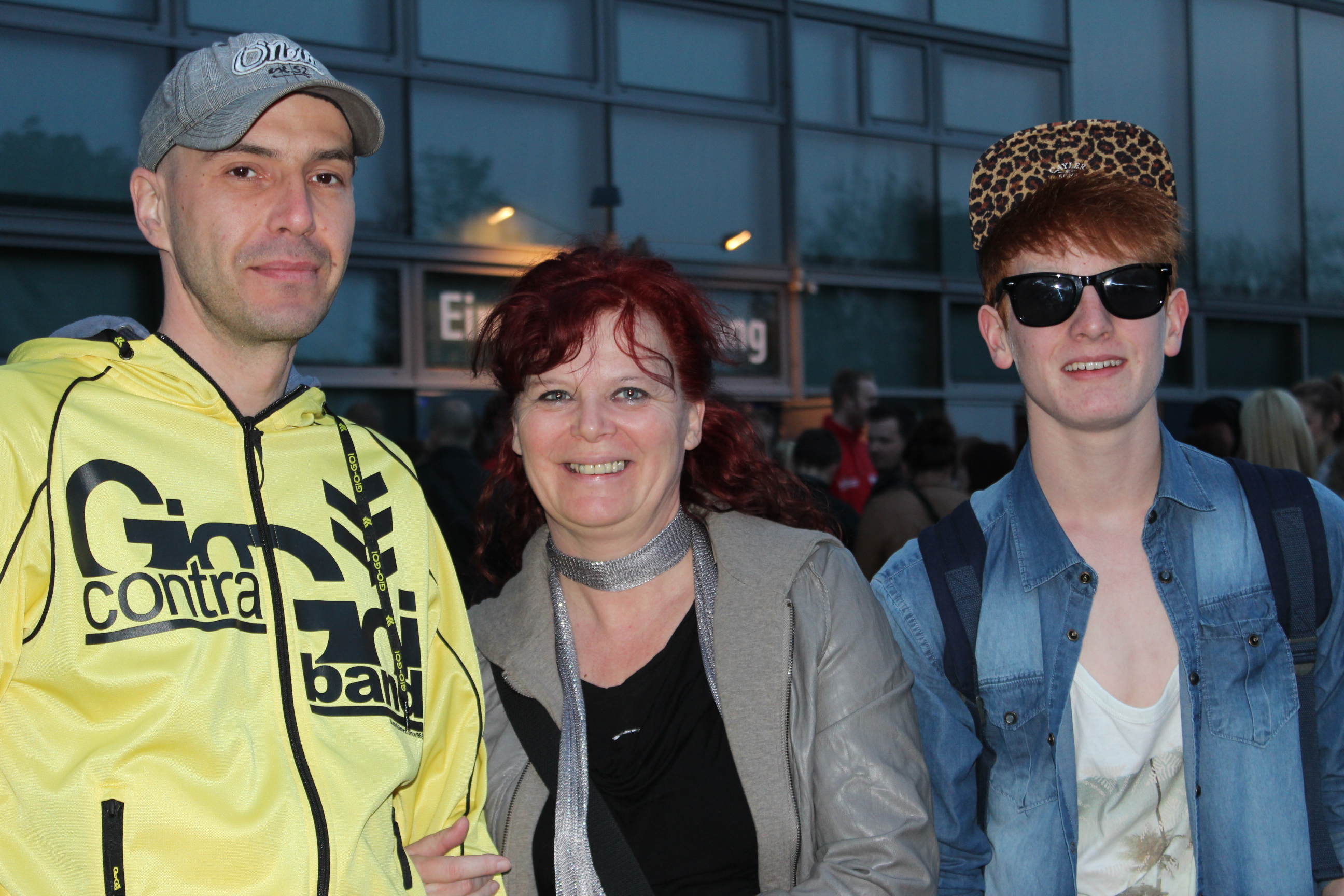 Marcel (37, Erzieher), Christiana (51, Erzieherin) und Leon (16, Schüler)