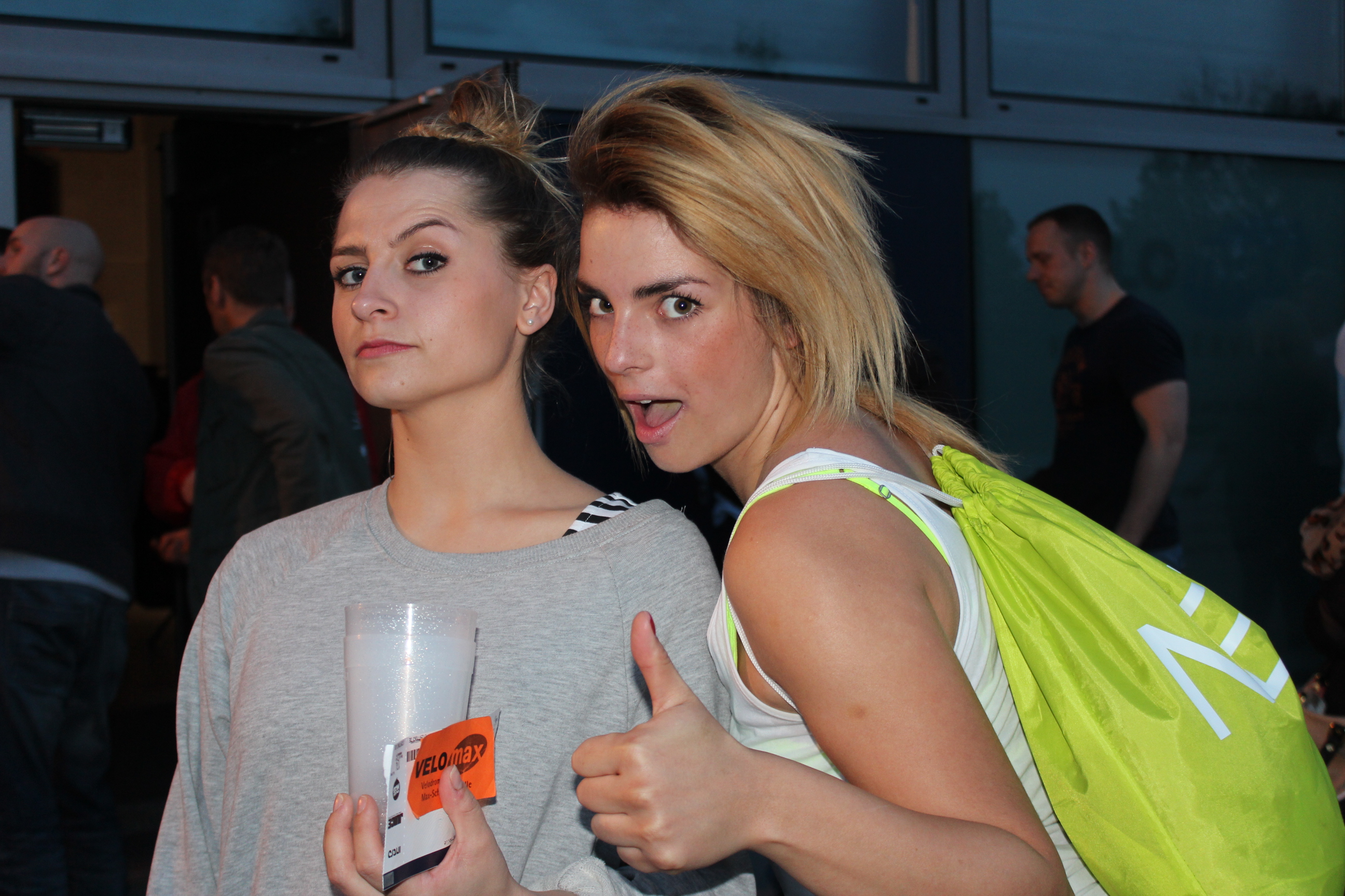 Jeani (24, Studentin) und Rudi (25, arbeitssuchend)