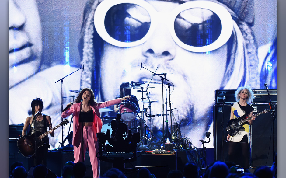 Nirvana gaben zu ihrer Aufnahme in die "Rock And Roll Hall Of Fame" ein Konzert - natürlich ohne den vor 20 Jahren versto...