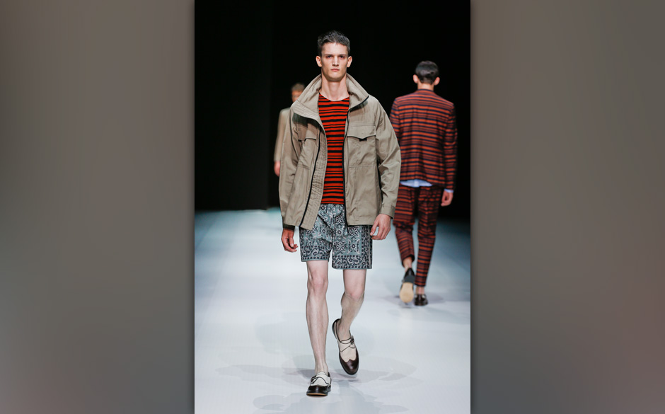 Die Kollektion von Andrea Pompilio besticht durch plakative Streifen...