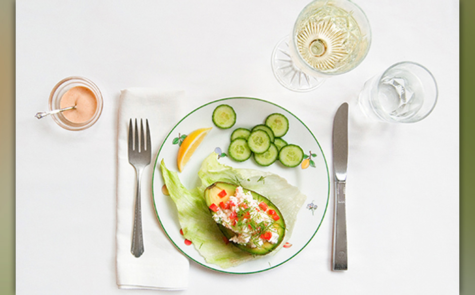 Sylvia Plath - "Die Glasglocke": 
Obwohl aller Ärger mit einem verdorbenen Krabbenbuffett beginnt, scheint die Protagonis...