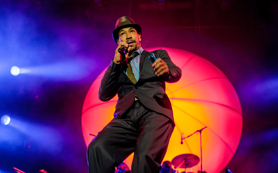 Demba Nabé mit Seeed live beim Hurricane Festival