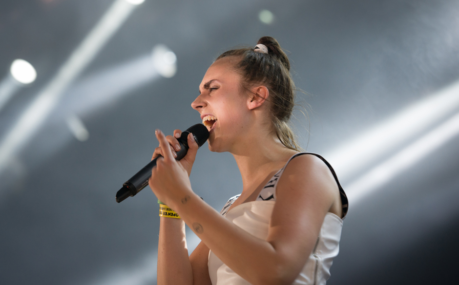 Mø beim Roskilde Festival 2014