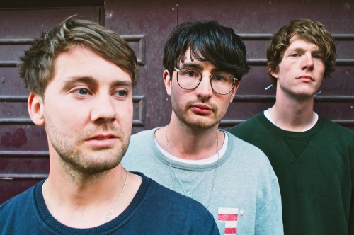 Traams: Gegen die Langeweile in West Sussex arbeiteten Traams mit einem eigenen Club, dann als Band an. Das musikalische E...