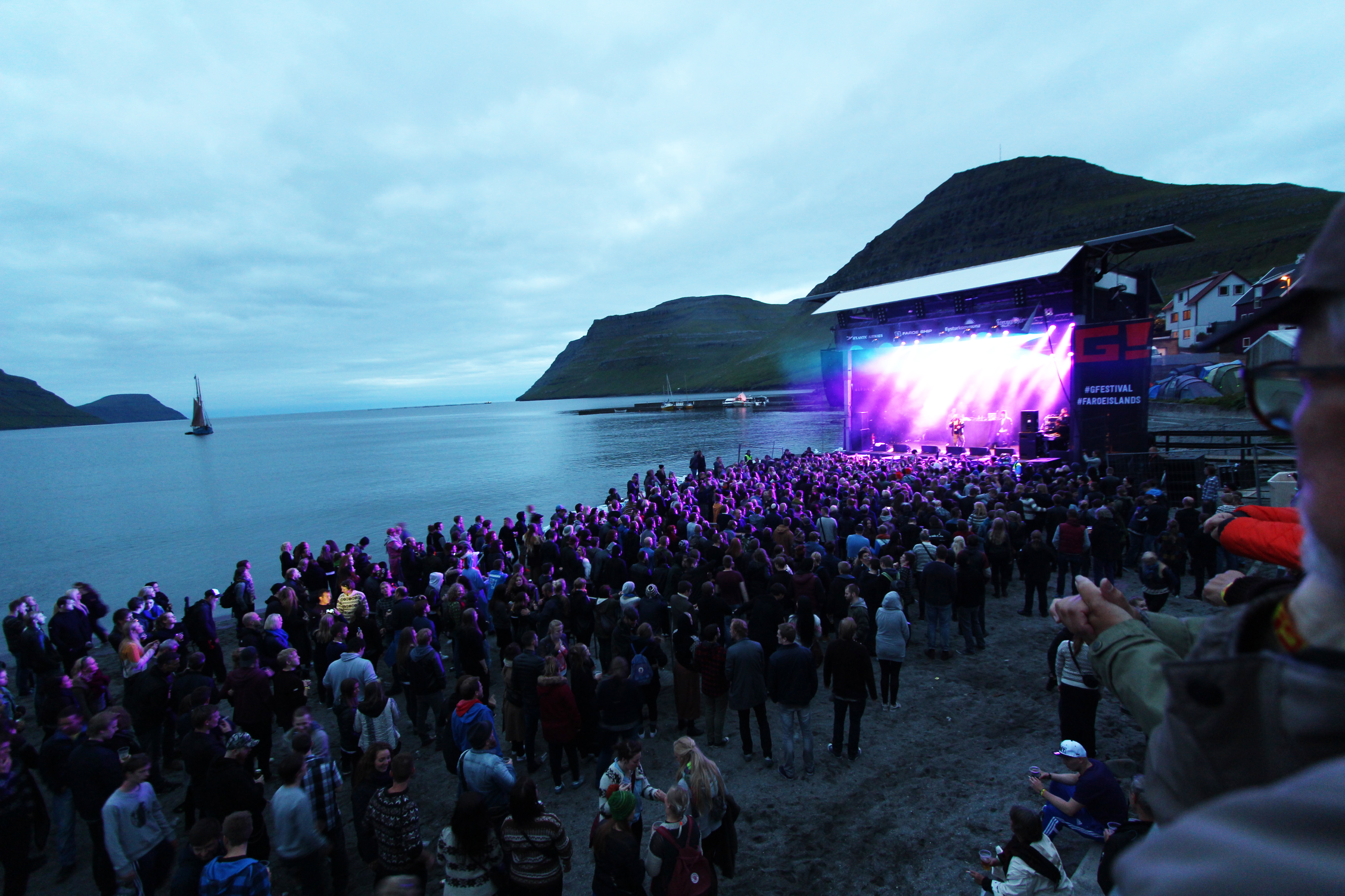 Der Nordatlantik lädt mit 10 Grad Celsius nicht gerade zum Schwimmen ein.