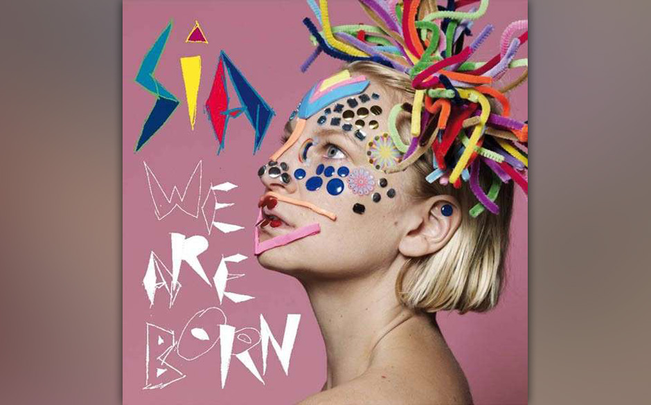 Sia - WE ARE BORN (2010)
Man kann nicht behaupten, sie hätte kein Bühnencharisma. Als Sängerin von Zero 7 bekam sie vom...