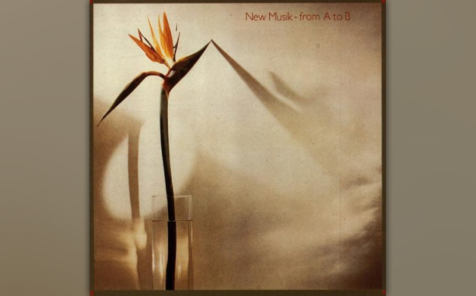 New Musik - FROM A TO B (1980)
Ein neues Jahrzehnt braucht neue Helden. Tony Mansfield war für diese Rolle perfekt geeign...