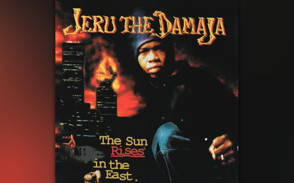Jeru The Damaja - THE SUN RISES IN THE EAST (1994)
Um die Quintessenz der 1994er-Eastcoast-Platten auszuloten, braucht es ...