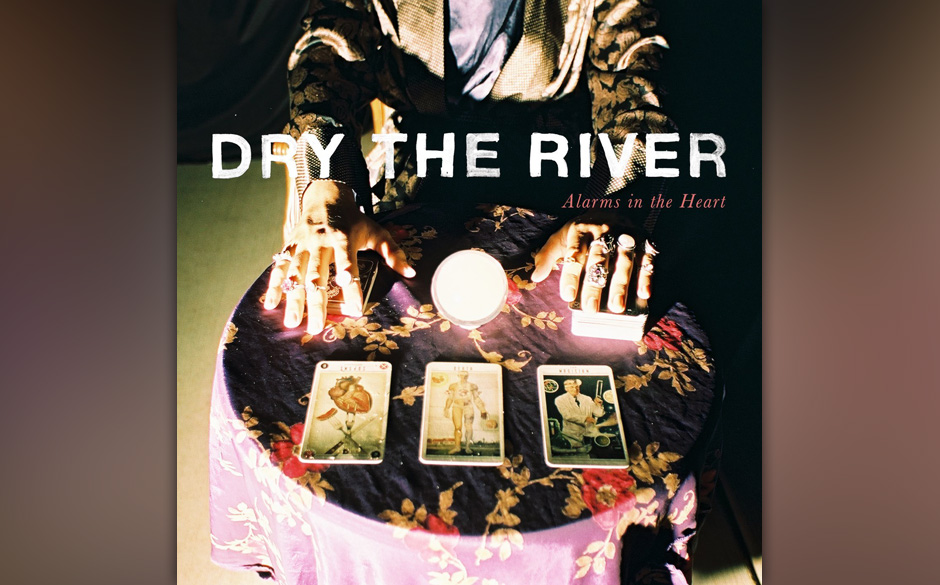 Platz 10: Dry The River - ALARMS IN THE HEART

Die Folkrocker haben ein Monster erschaffen: Sie werden immer im Schatten i...