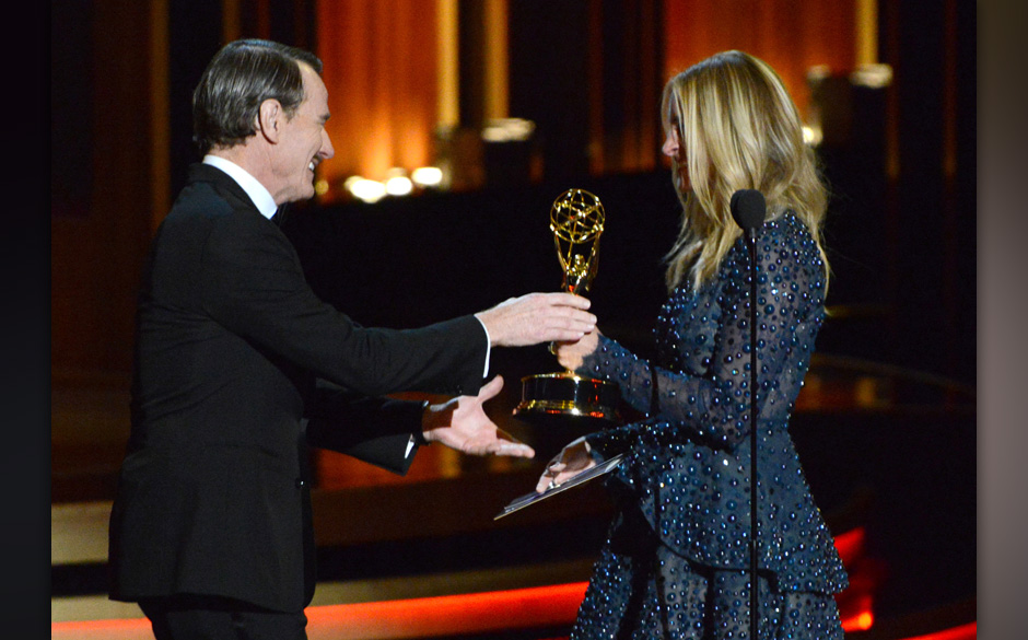 Image #: 31599608    Julia Roberts, rechts, mit Bryan Cranston
