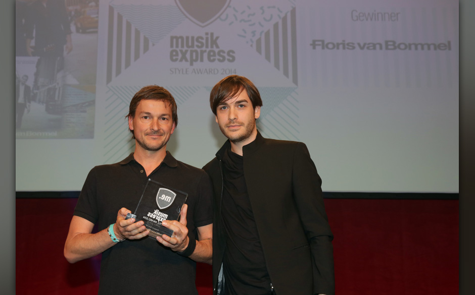 Roman Fischer überreichte den Preis für die beste Werbung an die Marke Floris van Bommel