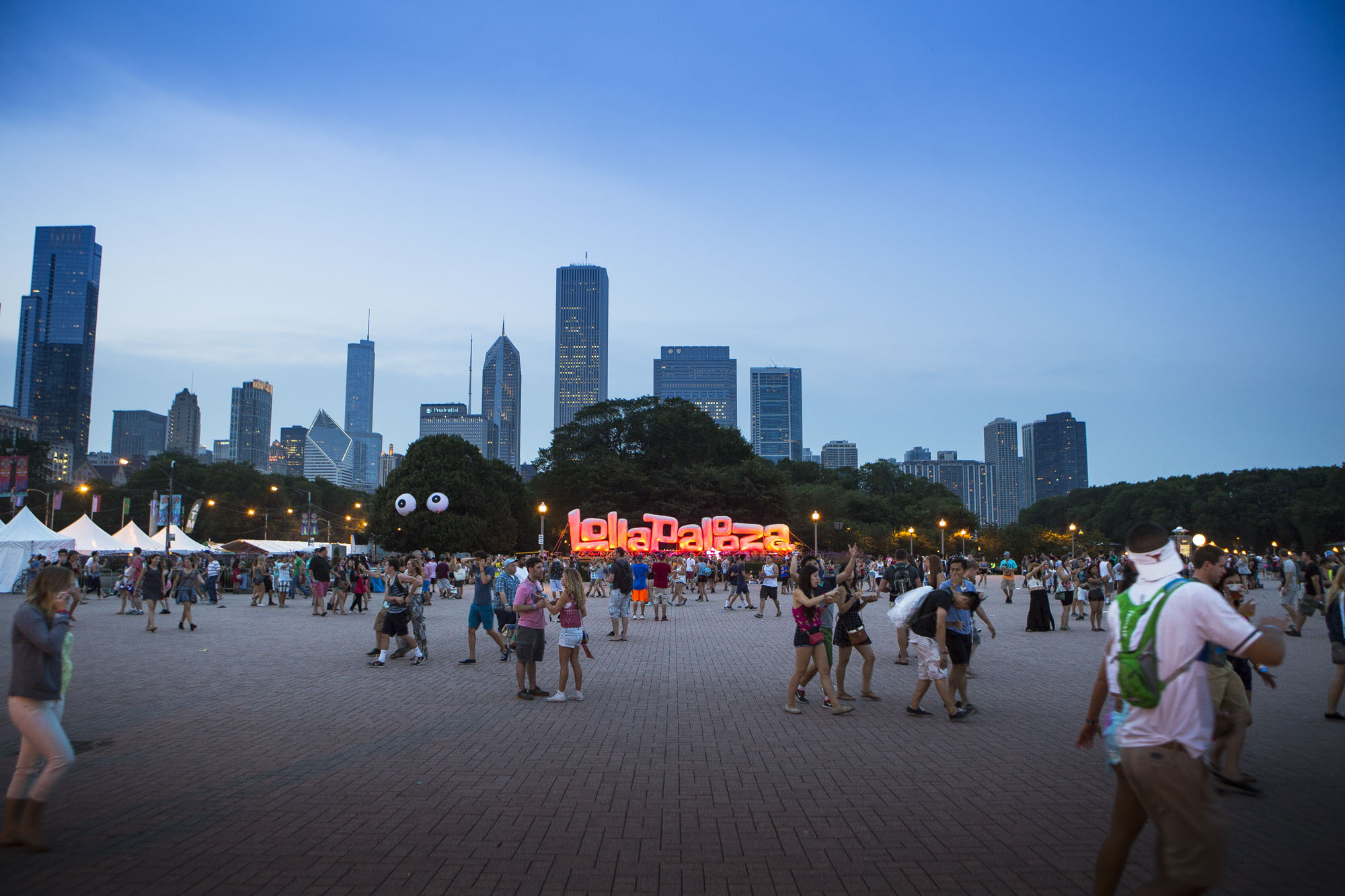 LOLLAPALOOZA_atmosphere_(c)_Nick_Simonite.jpg
