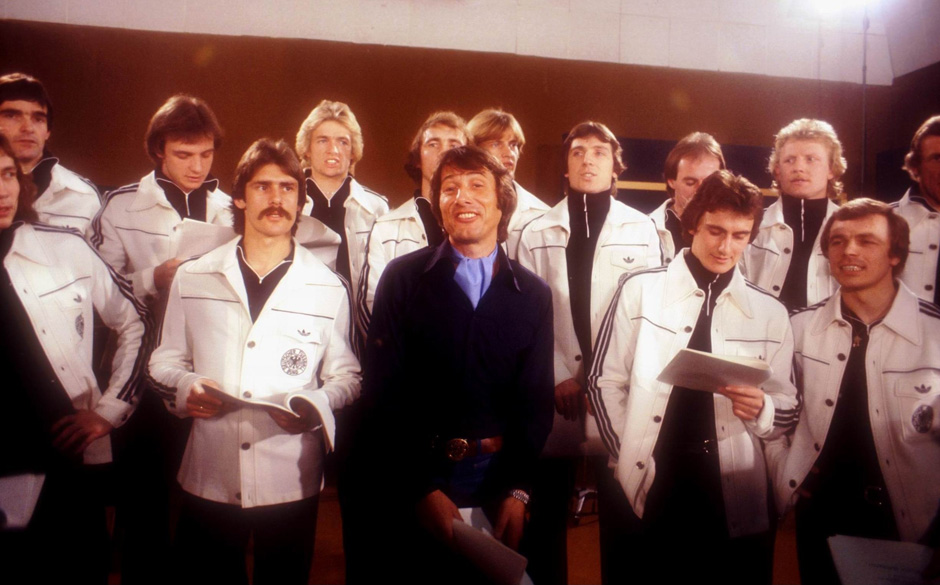 Udo Jürgens (mi.vorne), Nationalmannschaft, Goldene Schallplatte für den WM-Song 1978