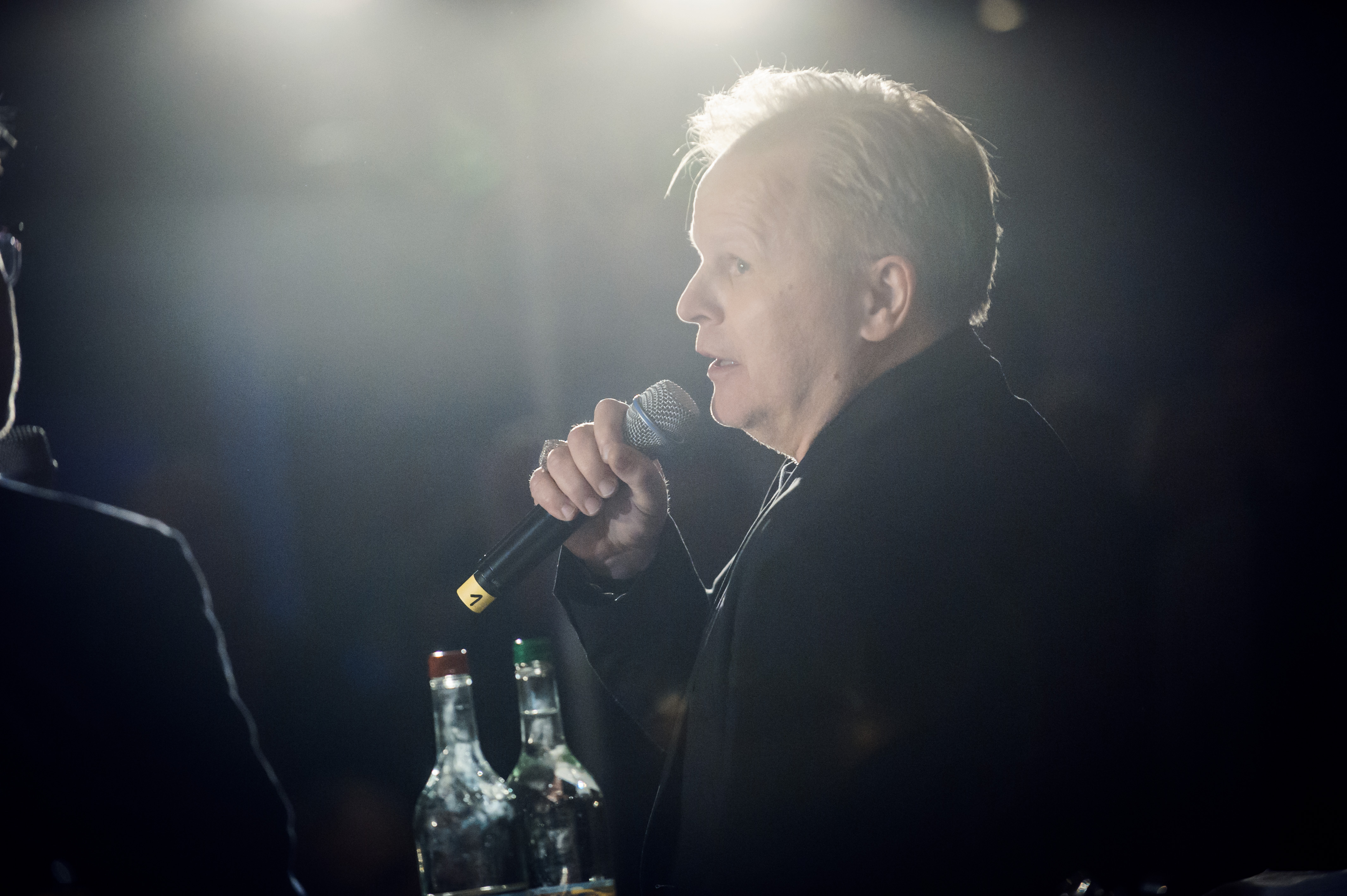 Platz 5: Herbert Grönemeyer

Seit 30 Jahren, genauer gesagt seit BOCHUM 1984, landet jedes Studioalbum von Herbert Gröne...