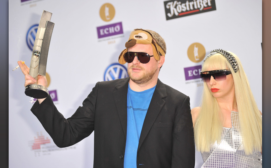 Sebastian Dürre alias Porky (MC) 

Bassist im Herzen, Rampensau von Beruf. Bildet mit Grütering den musikalischen Nukleu...