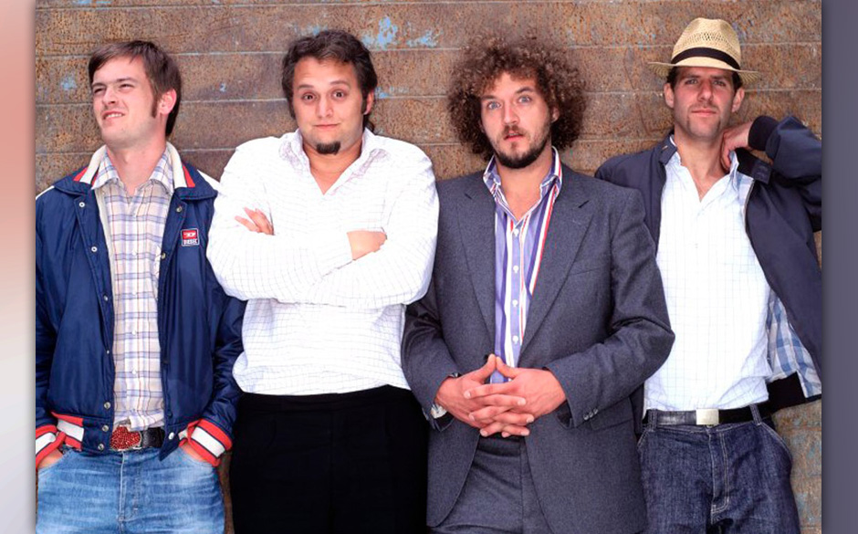 Malte Pittner (links)

Namensgeber der Hamburg-Bergedorfer Band. Verließ Deich- kind 2006 wegen privater Streitigkeiten. ...