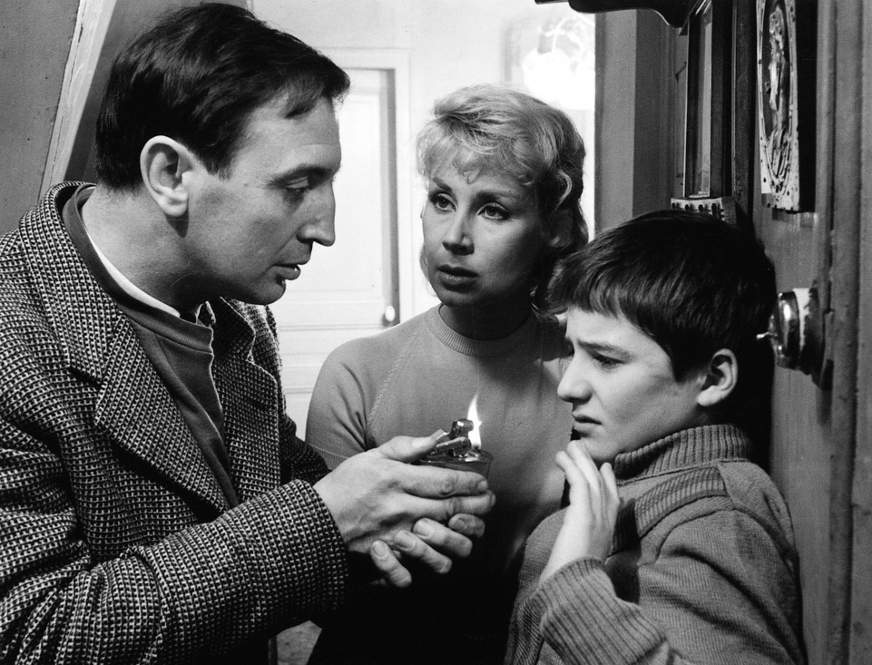 73. Sie küssten und sie schlugen ihn.JPG