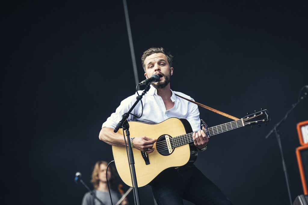 tallet_man_on_earth (6).jpg