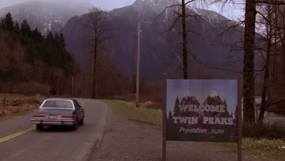 „Twin Peaks“ ist eine US-amerikanische Fernsehserie aus den Jahren 1990 und 1991, entwickelt von David Lynch und Mark Fro