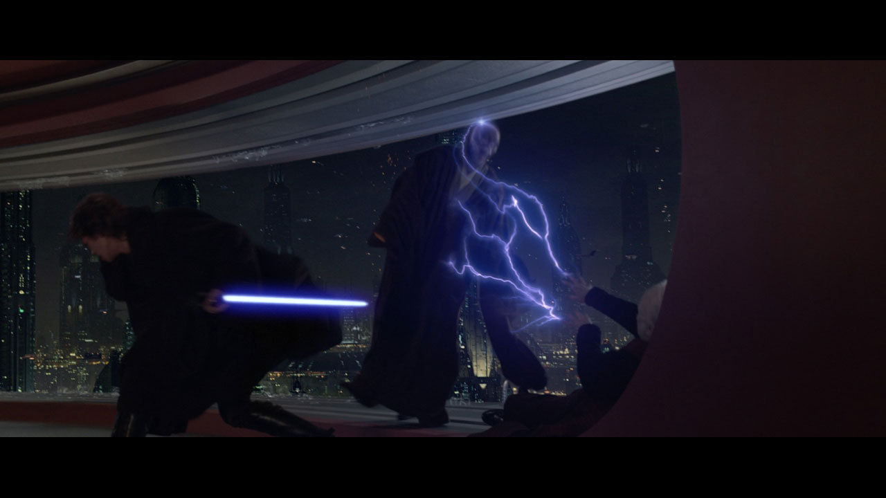 Kurz bevor Mace Windu Palpatine niederstrecken kann, schreitet Anakin dazwischen und Windu wird von Palpatines Machtblitze...