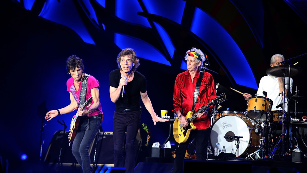 HAVANA, CUBA - MARCH 25:  (L - R) Ron Wood, Mick Jagger, Keith Richards and  Charlie Watts perform with the Rolling Stones at