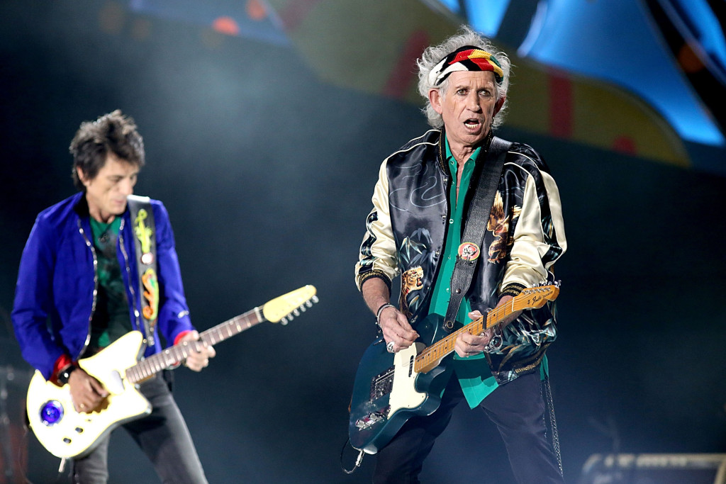 HAVANA, CUBA - MARCH 25:  Keith Richards (R) and Ron Wood performs with the Rolling Stones at Ciudad Deportiva on March 25...