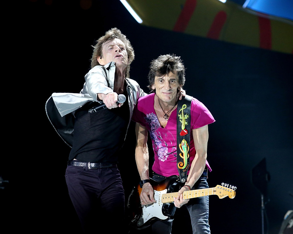 HAVANA, CUBA - MARCH 25:  Mick Jagger (L) and Ron Wood performs with the Rolling Stones at Ciudad Deportiva on March 25, 2...