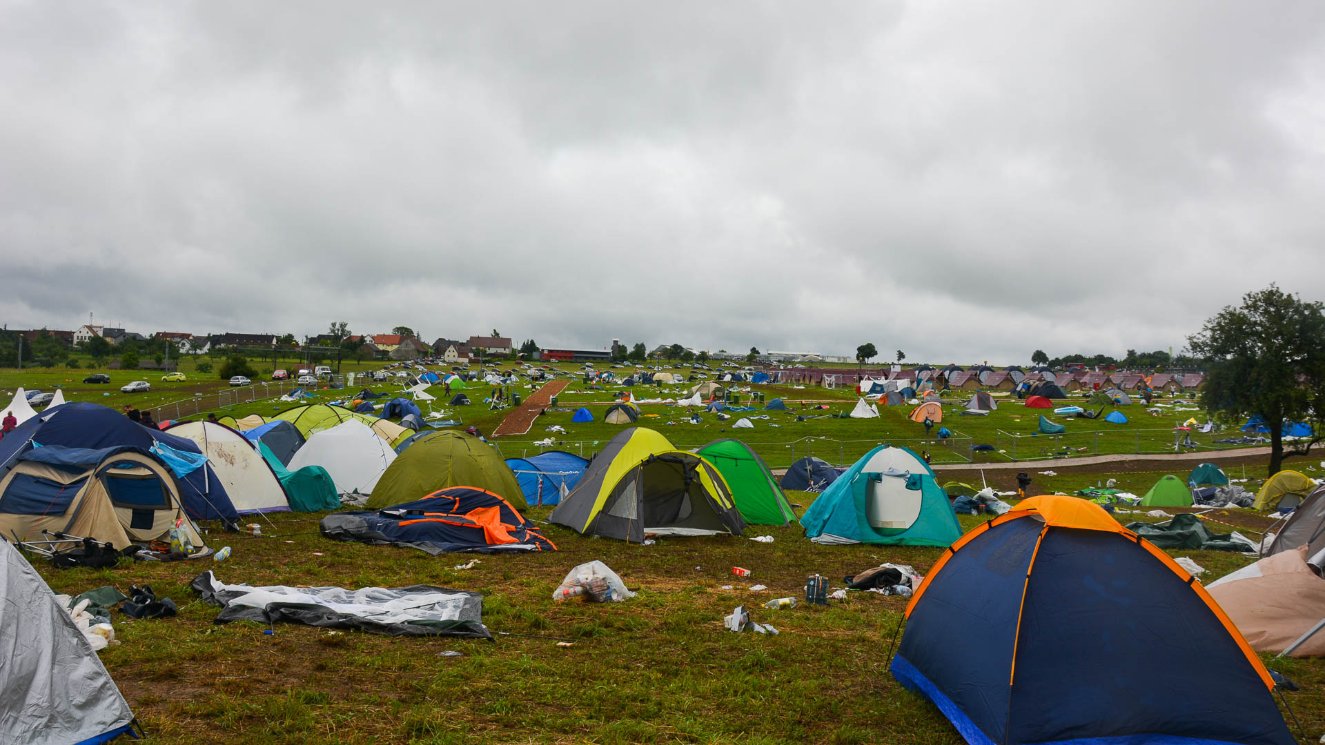 Verlassene Zelte auf dem Campingplatz vom Southside Festival 2016