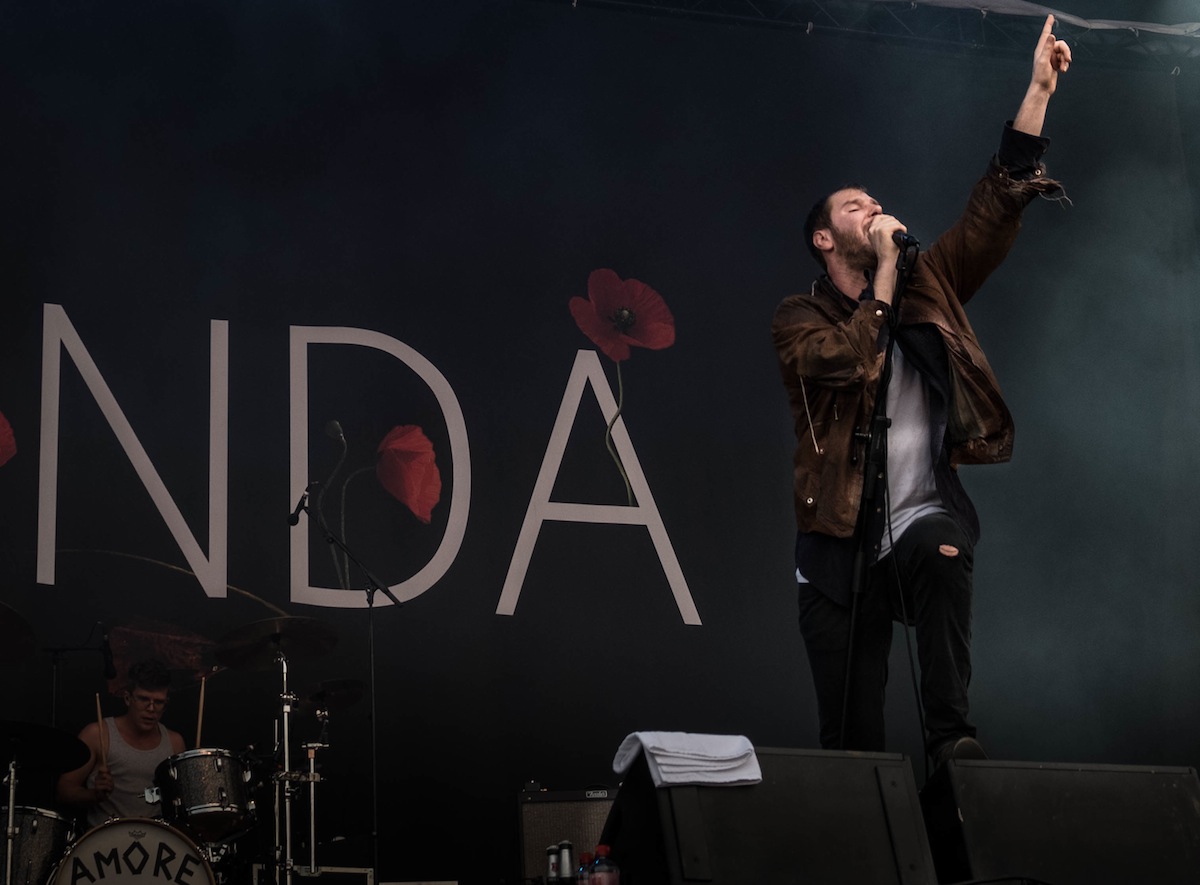 Die Österreicher Wanda starten ihr Raumschiff heute zum Intro des Beatles-Psych-Klassikers „Rock Band Within You Withou...