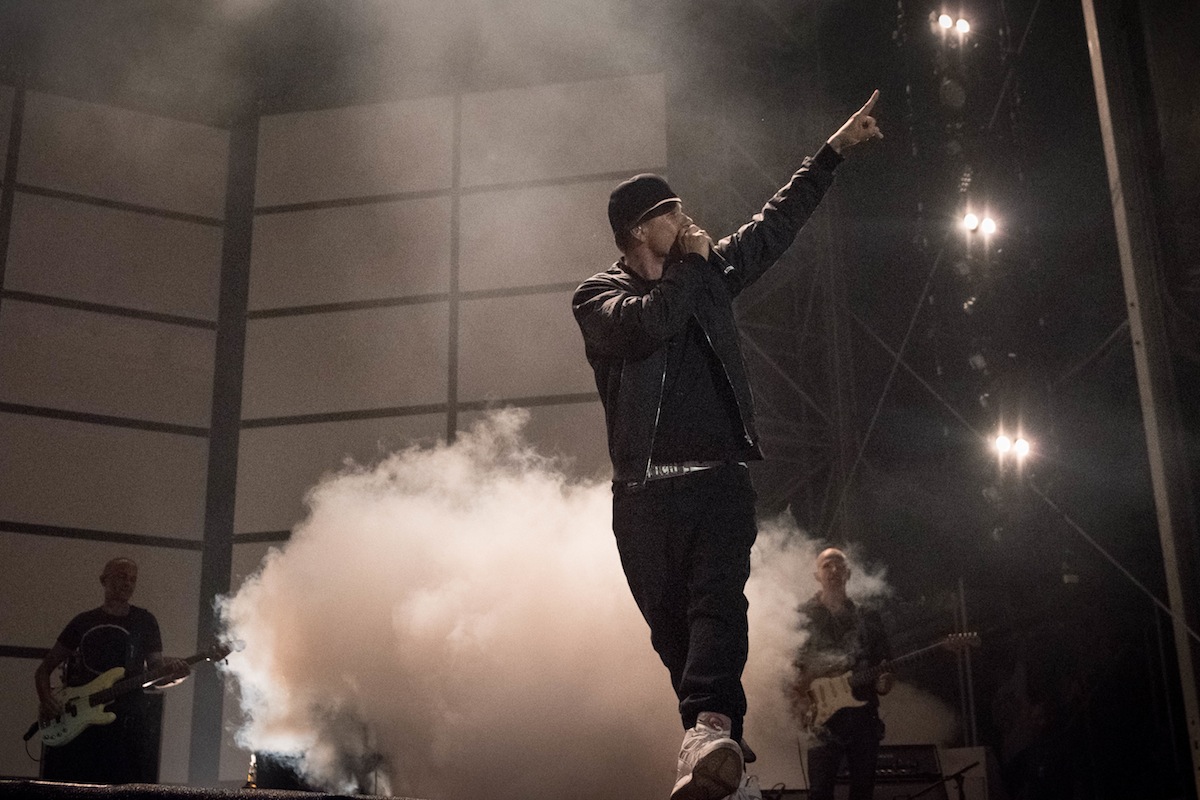 „Und denkt dran: Fuck alle Nationalisten!“ erinnert Michi Beck, bevor sich die Fantas in die Nacht verabschieden.