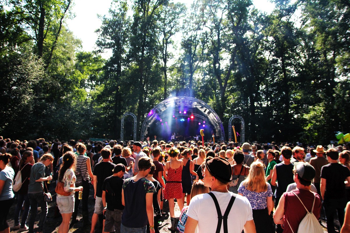 Publikum vor der Waldbühne