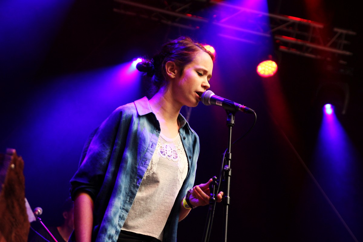 Lilly Among Clouds live beim Appletree Garden 2016