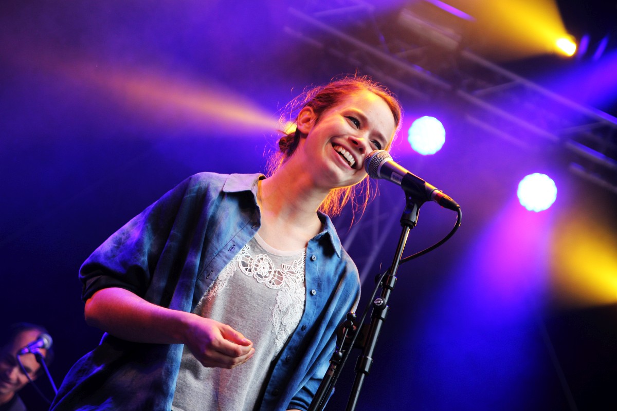 Lilly Among Clouds live beim Appletree Garden 2016