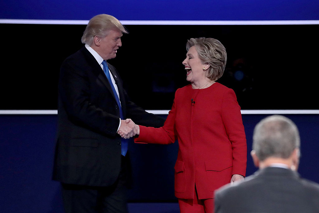 Hillary Clinton und Donald Trump beim TV-Duell in Hempstead/ New York