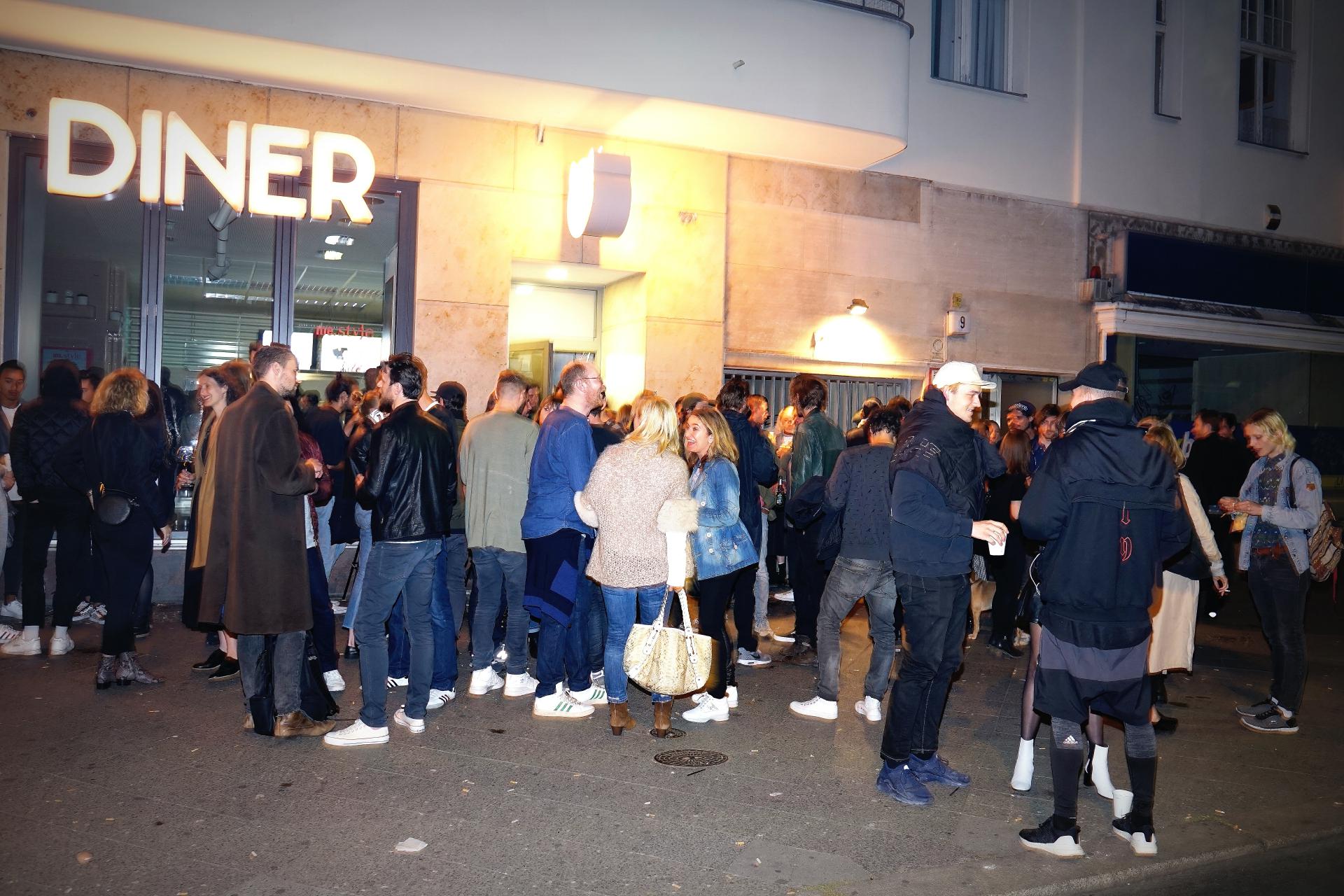 me-style-party-dandy-diner-past-forward-045